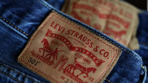 藍色牛仔褲上Levi Strauss牛仔布標籤的特寫。 — 丹寧 壁紙
