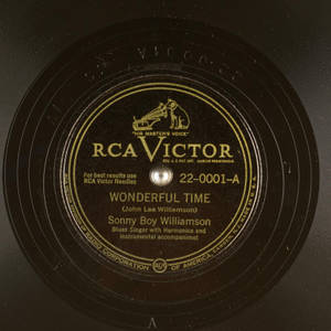 復古RCA Victor黑膠唱片標籤，帶有金色文字和Nipper狗標誌。 — 音樂 壁紙