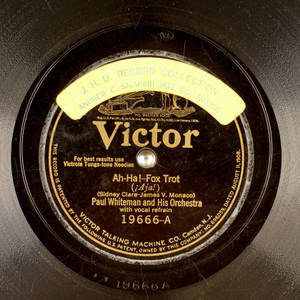 1908年Victor唱片標籤的特寫，帶有爵士音樂細節。 — 高清 壁紙