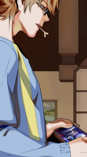 戴眼鏡、嘴裡叼著牙籤的動漫男孩在室內玩手機遊戲。 — 火影忍者 卡卡西 壁紙