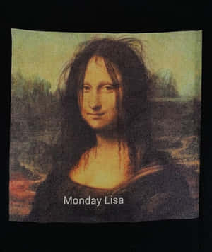 扭曲的蒙娜麗莎，頭髮凌亂，文字 Monday Lisa 在深色背景上。 — 喜悅 壁紙