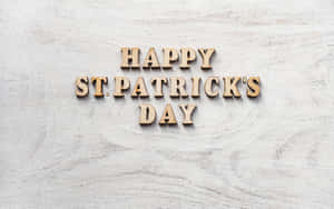 在白色木質背景上拼出 happy st patrick's day 的木製字母。 — 富士山 壁紙