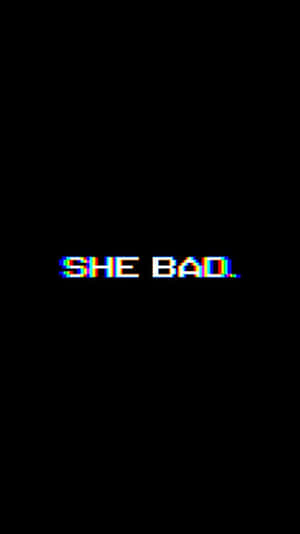 故障像素文字寫著「SHE BAD」，在黑色背景上有彩虹色彩失真。 — 故障 壁紙