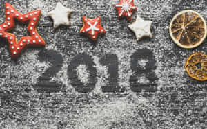 星形餅乾和乾橙片圍繞著糖粉寫成的2018年。 — 新年快樂 2020 壁紙