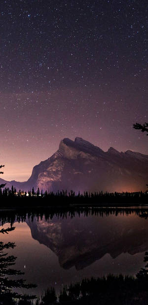 星空下的山與湖，完美倒影 — 山景 壁紙