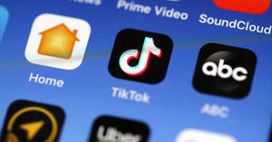 帶有 TikTok 和 ABC 等應用程式圖示的智慧型手機主螢幕。 — TikTok 動圖 壁紙