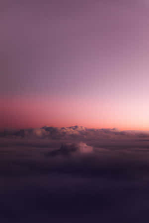雲海之上的紫色與粉紅色天空。 — 小米平板 8 壁紙