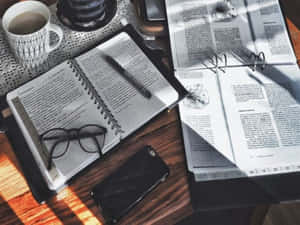 書桌風景 — 讀書 壁紙