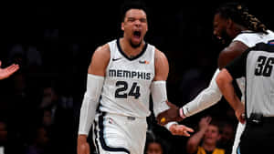 籃球運動員在NBA比賽中慶祝一次進攻。 — 4K籃球壁紙