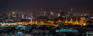 曼谷夜景，發光的寺廟和摩天大樓。 — 城市燈光 壁紙