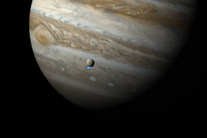 木星與一顆衛星在太空中將其陰影投射到雲帶上。 — 月亮與星星 壁紙
