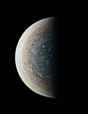 木星的旋轉風暴和大紅斑在太空的黑暗中照亮。 — 木星 GIF 壁紙