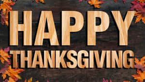 深色木質上帶有秋葉和木製字母的 Happy Thanksgiving 文字。 — 美麗的秋天 壁紙