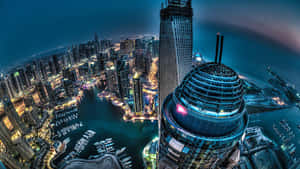 杜拜夜景，摩天大樓閃爍，碼頭停滿船隻。 — 杜拜 壁紙