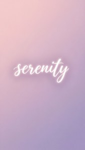 美學字體桌布，以優雅白色草書呈現「serenity」字樣，背景為柔和漸層色。