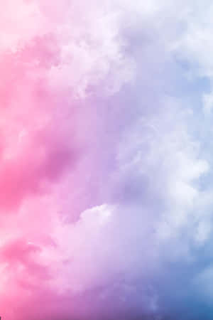 夢幻天空中的粉彩粉紅、紫色和藍色雲朵 — 粉紅色與藍色 壁紙