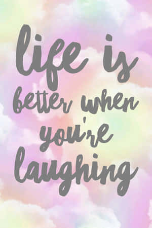 在粉彩水彩雲背景上的勵志名言 life is better when you're laughing — Huawei MatePad 11.5 (2025) 壁紙