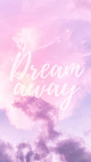 粉紅色和紫色的天空，帶有雲朵和白色草書文字 'Dream away' — 可愛女生 壁紙