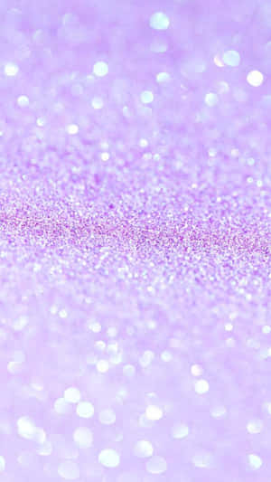 柔和薰衣草和粉紅色閃粉背景，帶有閃爍散景燈光。 — 淺紫色系美學 壁紙