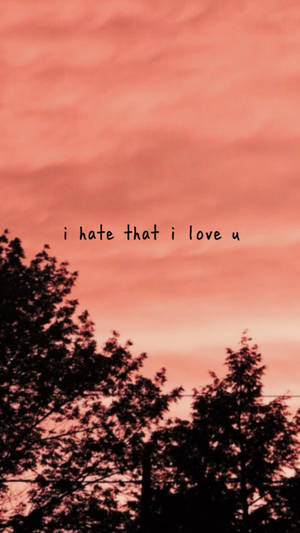 粉紅日落天空配樹木剪影和文字 i hate that i love u — 嗆辣語錄 壁紙