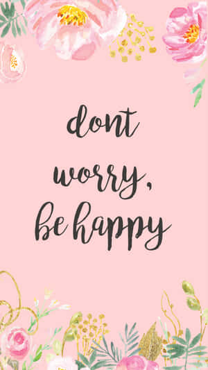帶有金色點綴和短語 dont worry be happy 的粉紅色花卉壁紙。 — 快樂 壁紙