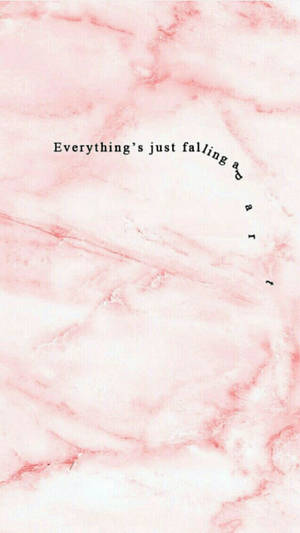 粉紅色大理石背景，帶有黑色彎曲文字「Everything's just falling apart」。 — 語錄 壁紙