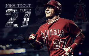 身穿天使隊球衣的棒球選手 Mike Trout 在夜晚微笑。 — Mike Trout 壁紙