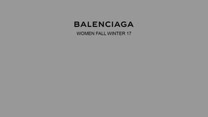 Balenciaga 女裝秋冬17系列公告，極簡黑色文字在灰色背景上。 — 巴黎世家 壁紙
