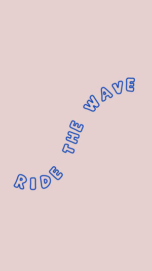 粉紅色背景上寫著 'Ride the Wave' 的藍色輪廓文字。