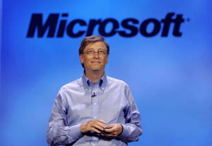 比爾·蓋茲在Microsoft活動中微笑發言。 — 比爾蓋茲 壁紙
