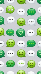 灰色背景上帶有笑臉和心形的綠色和白色對話氣泡圖示。 — WhatsApp 壁紙