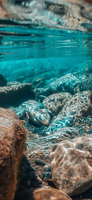 Ocean Aesthetic Phone — Pixel 8 壁紙