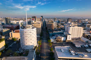 Capitol Records 大樓和洛杉磯市中心日落時分的天際線。 — 華盛頓首都隊 壁紙