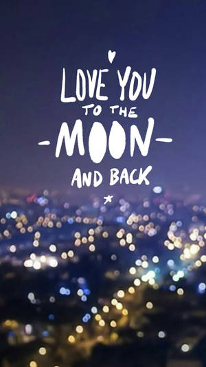 夜間城市燈光，帶有浪漫文字「Love you to the moon and back」。 — 我愛你 壁紙
