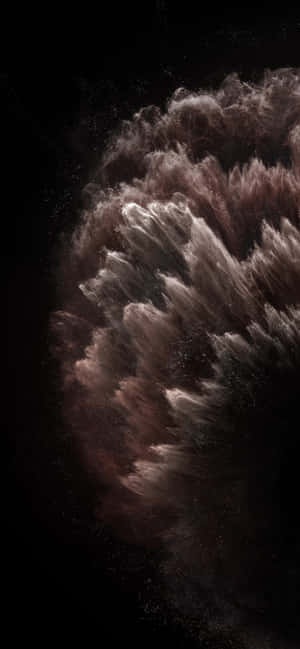 黑暗太空中的宇宙塵埃爆炸，帶有散落的粒子。 — iPhone 11 Pro 壁紙