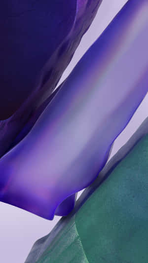 帶有柔和漸變和流動紋理的抽象紫色和藍綠色布料。 — 三星Galaxy 壁紙