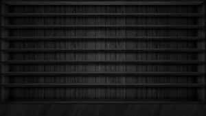 深色木書架，層板空置，木紋清晰可見。 — 書本美學 壁紙