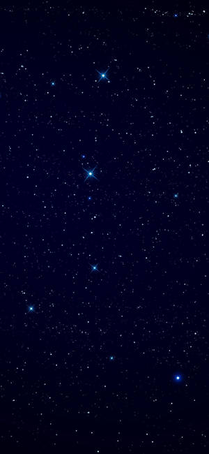 深藍色夜空，有許多星星和幾顆帶有星爆效果的明亮藍色星星。 — 藍色銀河 壁紙
