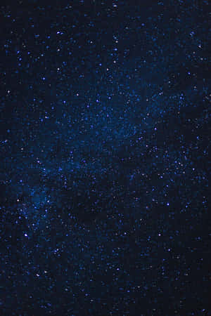 深藍色調的星空，散佈著明亮的星星。 — 夜空 壁紙