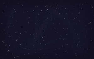 繁星點點的夜空，遠處有微弱的發光星雲。 — 星星 壁紙