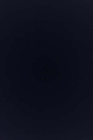 充滿遙遠星星的黑暗夜空 — 剪影 壁紙