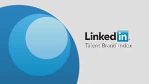 灰色背景上帶有藍色圓形設計的 LinkedIn Talent Brand Index 標誌。 — 領英 壁紙
