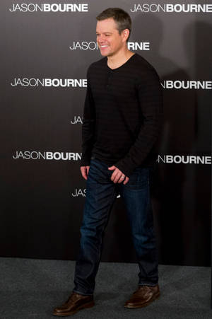 麥特戴蒙在Jason Bourne電影首映活動中微笑。 — 麥特·戴蒙 壁紙
