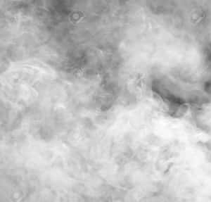 在深灰色背景上旋轉的白色煙霧營造出陰鬱的紋理。 — 藍色煙霧 壁紙
