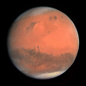 火星，表面橙色，太空中帶有暗雲 — 火星人布魯諾 壁紙