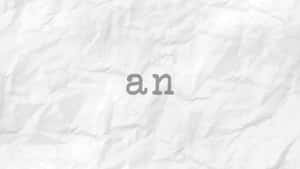 灰色文字 an 在皺紙白色背景上。 — Old Paper 壁紙