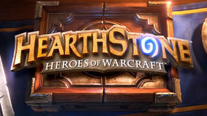 木框上帶有發光藍色和金色字體的 Hearthstone 標誌。 — 星海爭霸 壁紙