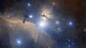 獵戶座星雲閃耀著藍色和橙色的氣體雲團以及璀璨的星星。 — 宇宙 壁紙