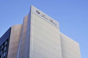 Loro Piana豪華建築，垂直壁板，清澈藍天 — 桌面 壁紙
