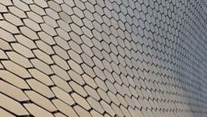 現代建築物外牆上六角形金屬面板的特寫。 — 六邊形 壁紙